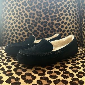 Women’s UGG ANSLEY BLACK LOAFER SIZE 9